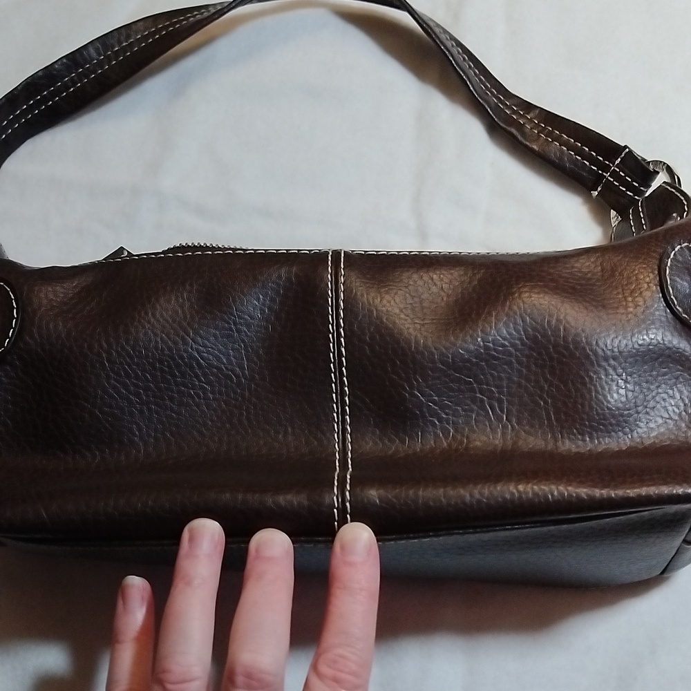 Rich Brown Bag / Purse with Zipper Closure and Elongated Shape - Picture 5 of 9